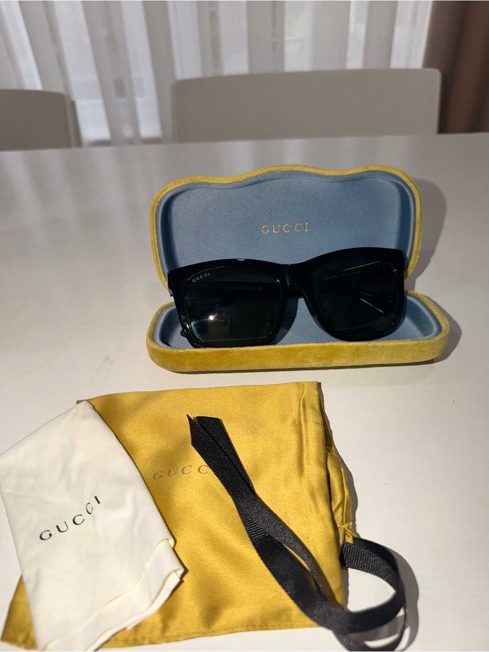 Gucci Black Square Sunglasses with green Velvet Case and Pouch